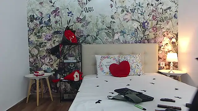 RoseDiamond06 online show from 04-04-26, 09:16