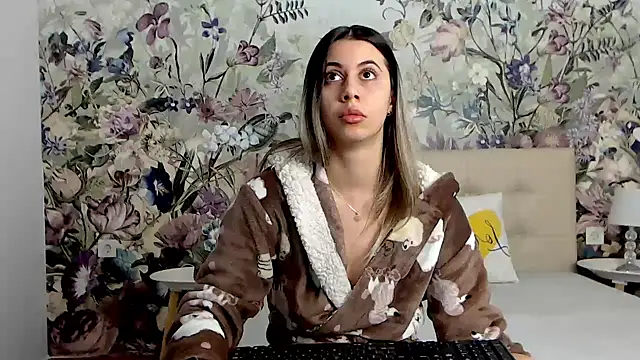 RoseDiamond06 online show from 10-05-25, 03:25