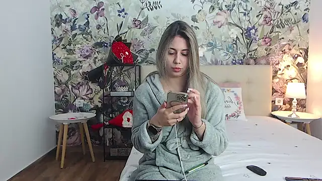 RoseDiamond06 online show from 05-04-26, 10:23