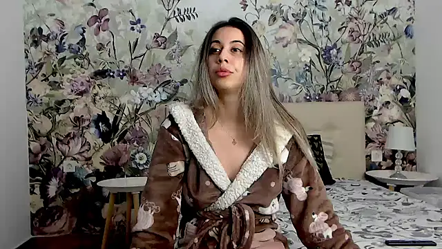 RoseDiamond06 online show from 10-17-25, 03:54