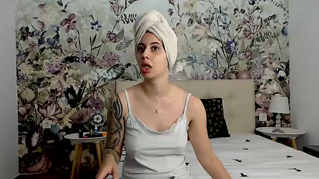 RoseDiamond06 online show from 10-01-25, 10:30