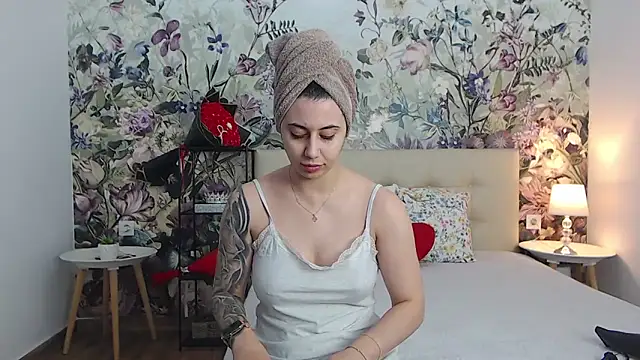 RoseDiamond06 online show from 05-20-26, 01:52