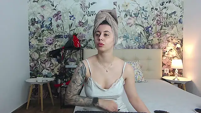 RoseDiamond06 online show from 05-23-26, 02:38