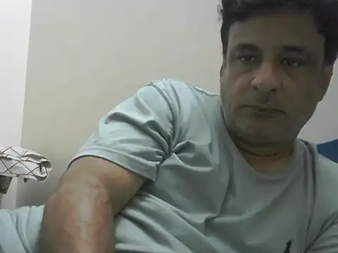 Snapshot of desipapaxxx chatting on 10-04-25, 04:14 desipapaxxx online show from 10-04-25, 04:14