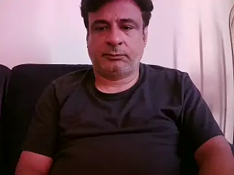 Snapshot of desipapaxxx chatting on 03-04-25, 10:46 desipapaxxx online show from 03-04-25, 10:46