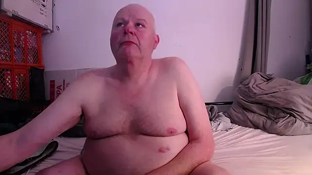 Snapshot of Vandrino chatting on 10-13-25, 08:43 Vandrino online show from 10-13-25, 08:43