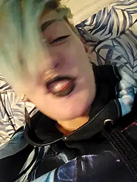 Snapshot of PinkTheHawk chatting on 01-10-25, 10:28 PinkTheHawk online show from 01-10-25, 10:28