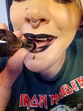 Snapshot of PinkTheHawk chatting on 09-24-25, 05:58 PinkTheHawk online show from 09-24-25, 05:58