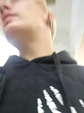 Snapshot of PinkTheHawk chatting on 02-16-25, 11:17 PinkTheHawk online show from 02-16-25, 11:17