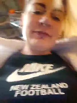 Snapshot of PinkTheHawk chatting on 10-05-25, 04:58 PinkTheHawk online show from 10-05-25, 04:58