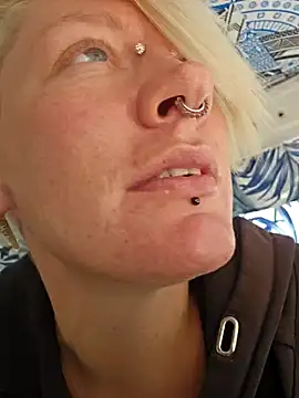 Snapshot of PinkTheHawk chatting on 03-14-25, 11:43 PinkTheHawk online show from 03-14-25, 11:43