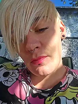 Snapshot of PinkTheHawk chatting on 03-01-25, 08:10 PinkTheHawk online show from 03-01-25, 08:10