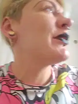 Snapshot of PinkTheHawk chatting on 01-04-25, 11:59 PinkTheHawk online show from 01-04-25, 11:59