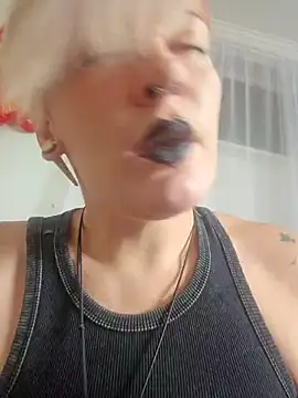 Snapshot of PinkTheHawk chatting on 01-26-25, 10:13 PinkTheHawk online show from 01-26-25, 10:13