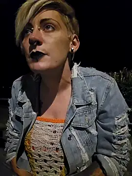 Snapshot of PinkTheHawk chatting on 02-20-25, 08:39 PinkTheHawk online show from 02-20-25, 08:39