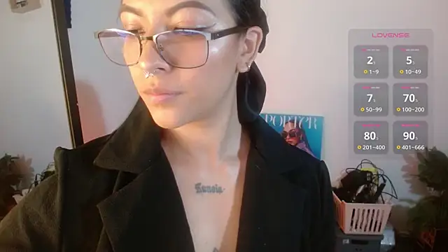 Snapshot of karlavittar chatting on 10-16-25, 01:41 karlavittar online show from 10-16-25, 01:41