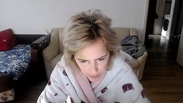 SexxyLety online show from 11-18-25, 08:17