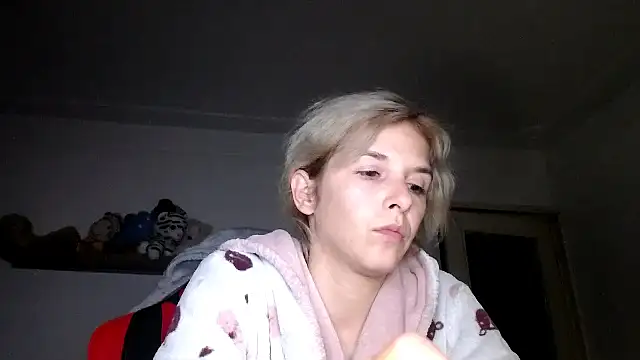 Snapshot of SexxyLety chatting on 10-10-25, 07:04 SexxyLety online show from 10-10-25, 07:04