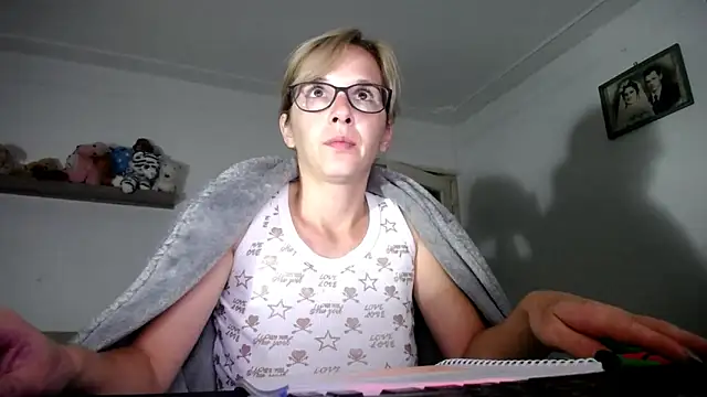 Snapshot of SexxyLety chatting on 09-28-25, 07:32 SexxyLety online show from 09-28-25, 07:32