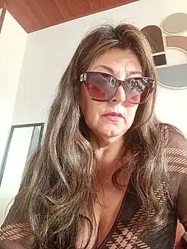 Snapshot of emma_tour chatting on 05-25-26, 02:27 emma tour online show from 05-25-26, 02:27