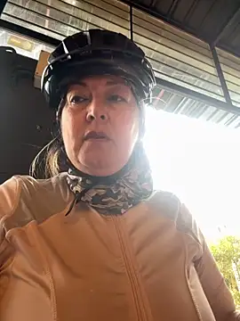 emma tour online show from 10-26-25, 03:12