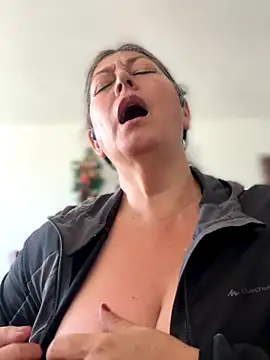 emma tour online show from 11-17-25, 08:35