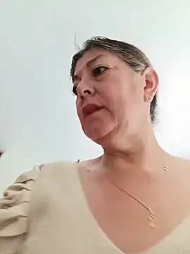 Snapshot of emma_tour chatting on 05-19-26, 04:14 emma tour online show from 05-19-26, 04:14