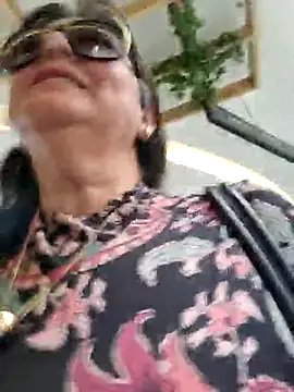 Snapshot of emma_tour chatting on 03-13-25, 04:01 emma tour online show from 03-13-25, 04:01