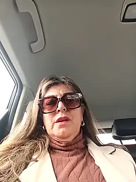 Snapshot of emma_tour chatting on 05-14-26, 01:41 emma tour online show from 05-14-26, 01:41