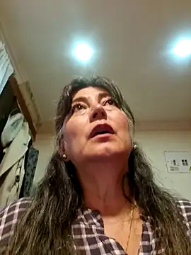 Snapshot of emma_tour chatting on 03-17-25, 06:00 emma tour online show from 03-17-25, 06:00