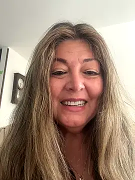 Snapshot of emma_tour chatting on 10-25-25, 01:56 emma tour online show from 10-25-25, 01:56