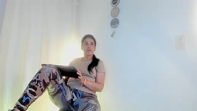 girasol walton online show from 06-27-26, 05:08