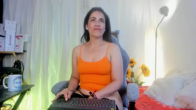 Snapshot of girasol_walton chatting on 05-09-26, 01:58 girasol walton online show from 05-09-26, 01:58