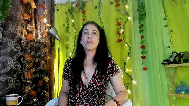 Snapshot of girasol_walton chatting on 06-11-26, 01:19 girasol walton online show from 06-11-26, 01:19