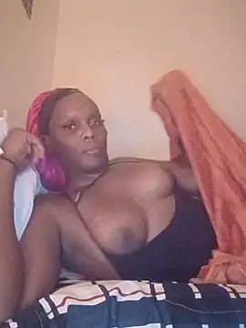 Snapshot of Kimmikum chatting on 05-18-26, 02:12 Kimmikum online show from 05-18-26, 02:12
