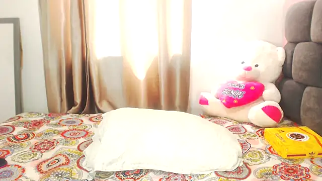 Snapshot of ValenSex chatting on 06-24-26, 03:21 ValenSex online show from 06-24-26, 03:21