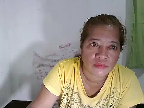 Snapshot of wethornypussy4u chatting on 02-26-25, 12:09 wethornypussy4u online show from 02-26-25, 12:09