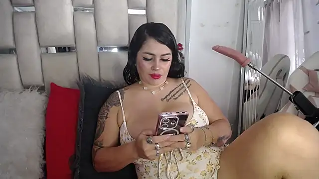 Snapshot of chelaqueen_ chatting on 10-10-25, 08:42 chelaqueen online show from 10-10-25, 08:42