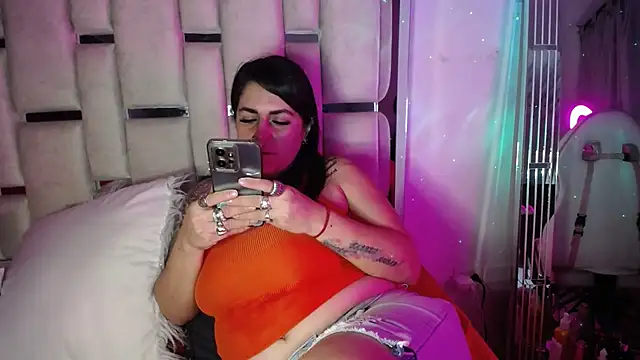 Snapshot of chelaqueen_ chatting on 03-21-25, 04:49 chelaqueen online show from 03-21-25, 04:49