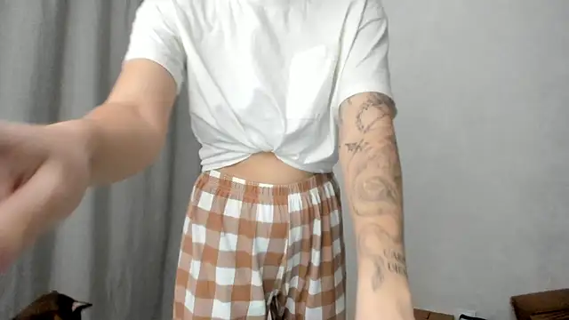 Snapshot of why_again_me chatting on 02-12-26, 10:09 why again me online show from 02-12-26, 10:09