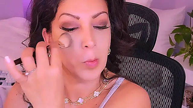 Snapshot of Wonderful_Woman chatting on 02-11-26, 04:34 Wonderful Woman online show from 02-11-26, 04:34