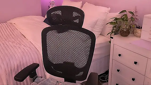 Wonderful Woman online show from 03-15-26, 03:57