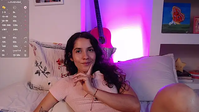 Snapshot of lailypink chatting on 04-27-26, 04:43 lailypink online show from 04-27-26, 04:43