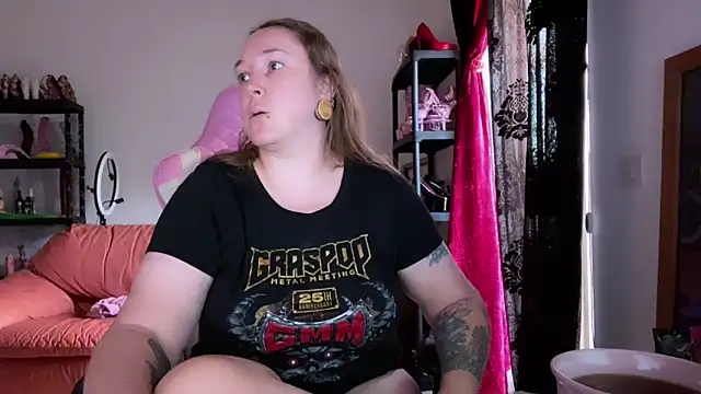 kisicaxx online show from 10-29-25, 05:50