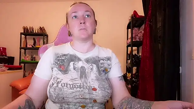 kisicaxx online show from 10-29-25, 05:56