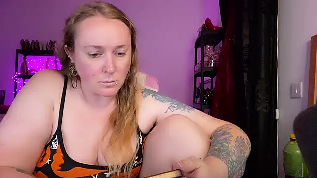 kisicaxx online show from 10-30-25, 08:50