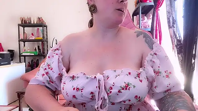kisicaxx online show from 06-17-26, 08:47