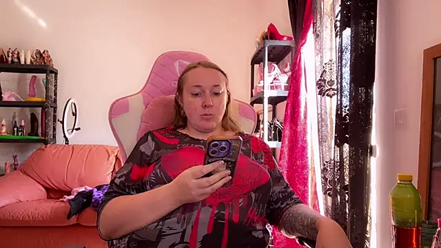 kisicaxx online show from 10-31-25, 08:55