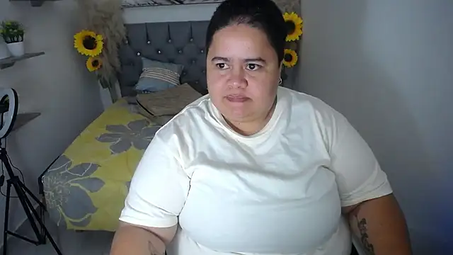 hotlesby4uxxx online show from 04-25-26, 08:28