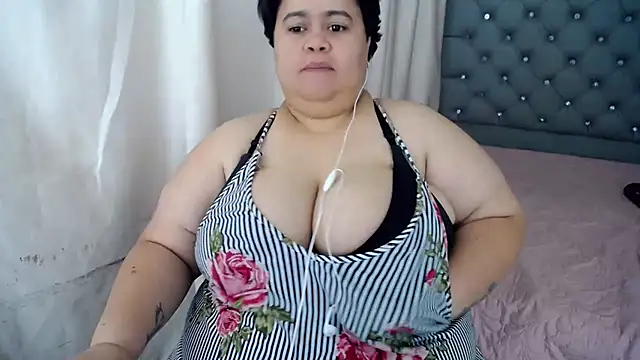 hotlesby4uxxx online show from 12-17-24, 04:43